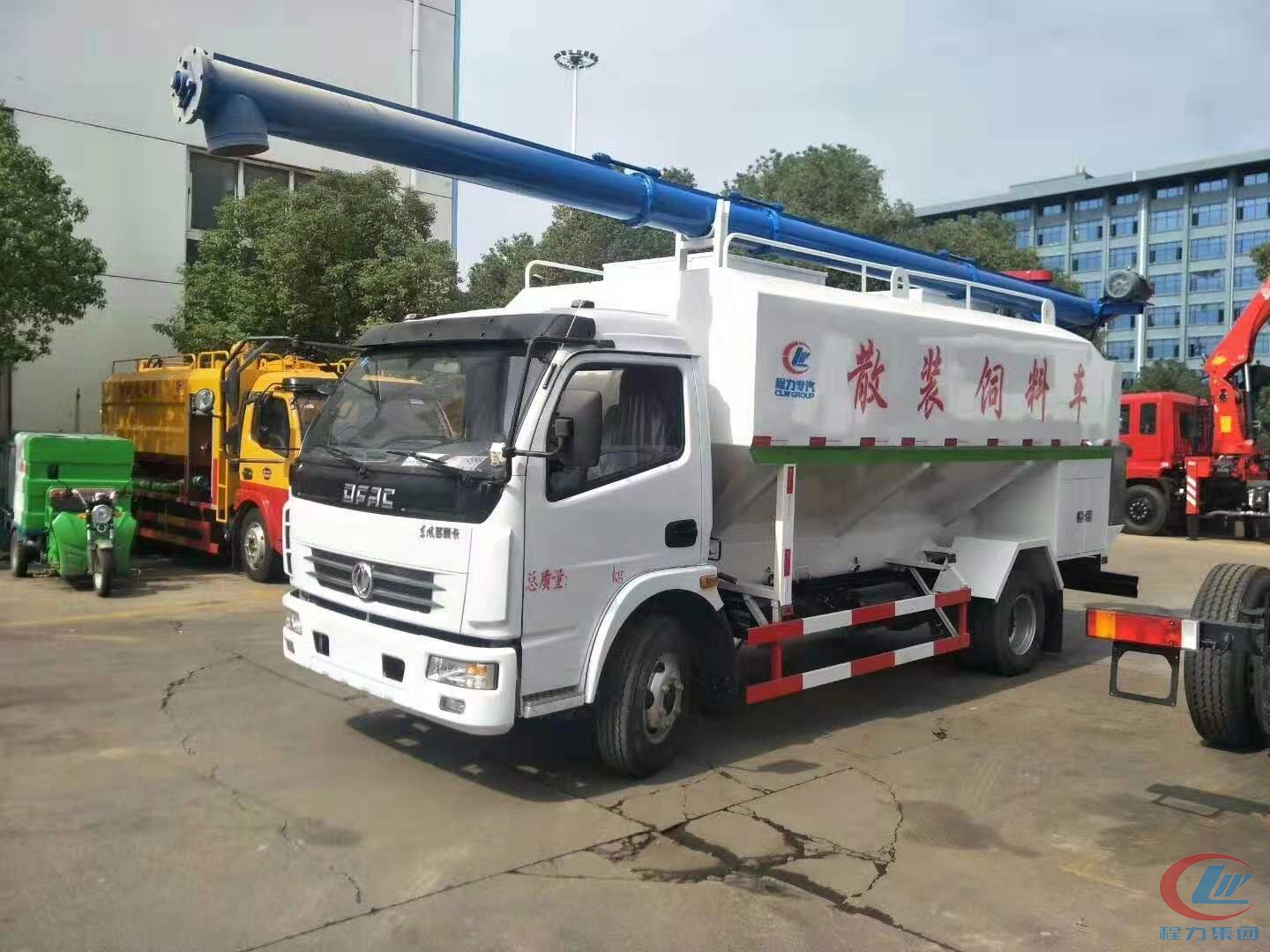 不朽情缘官网登录入口东风多利卡散装饲料运输车高清图