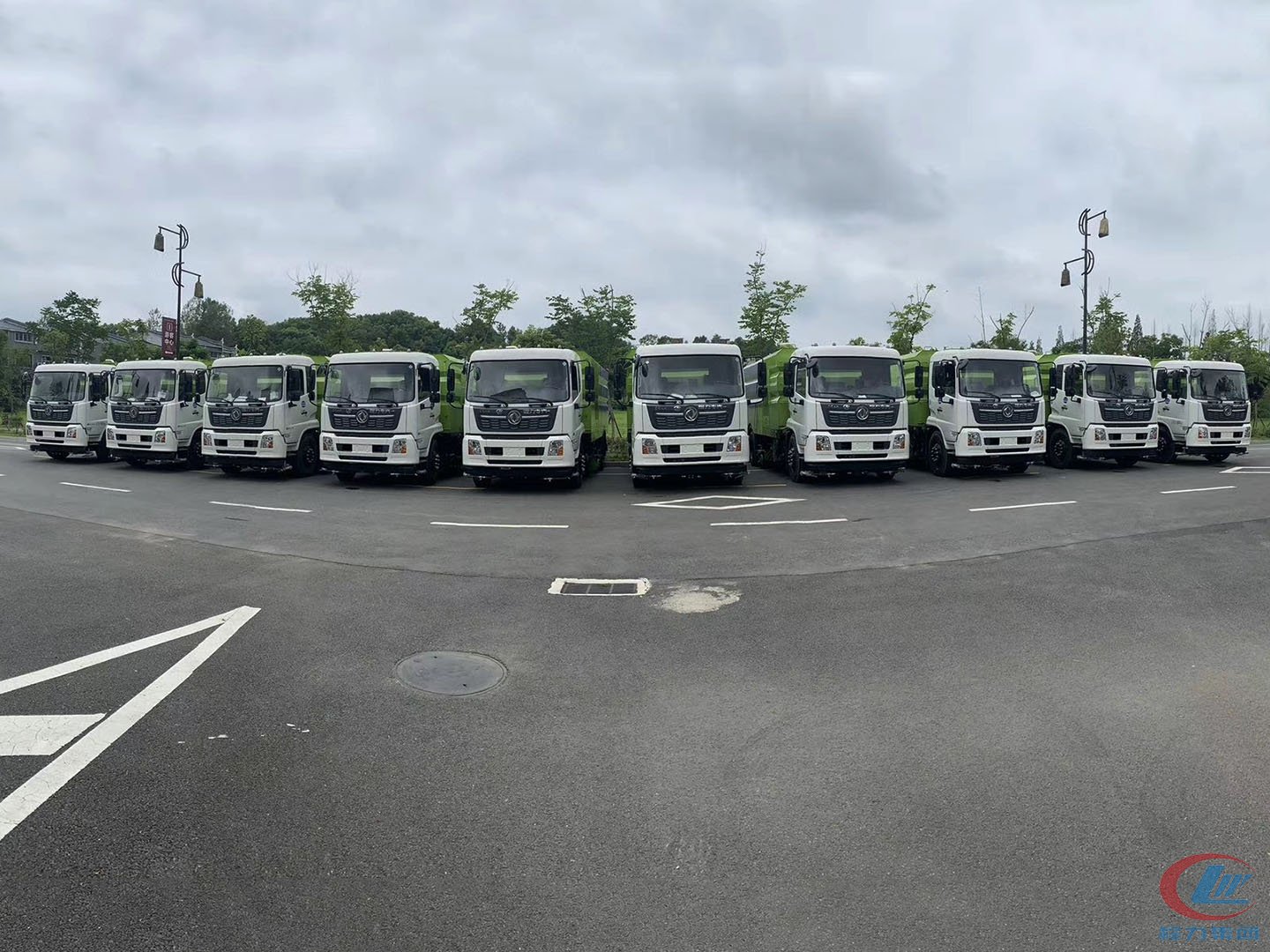 不朽情缘官网登录入口集团东风天锦洗扫车批量交车