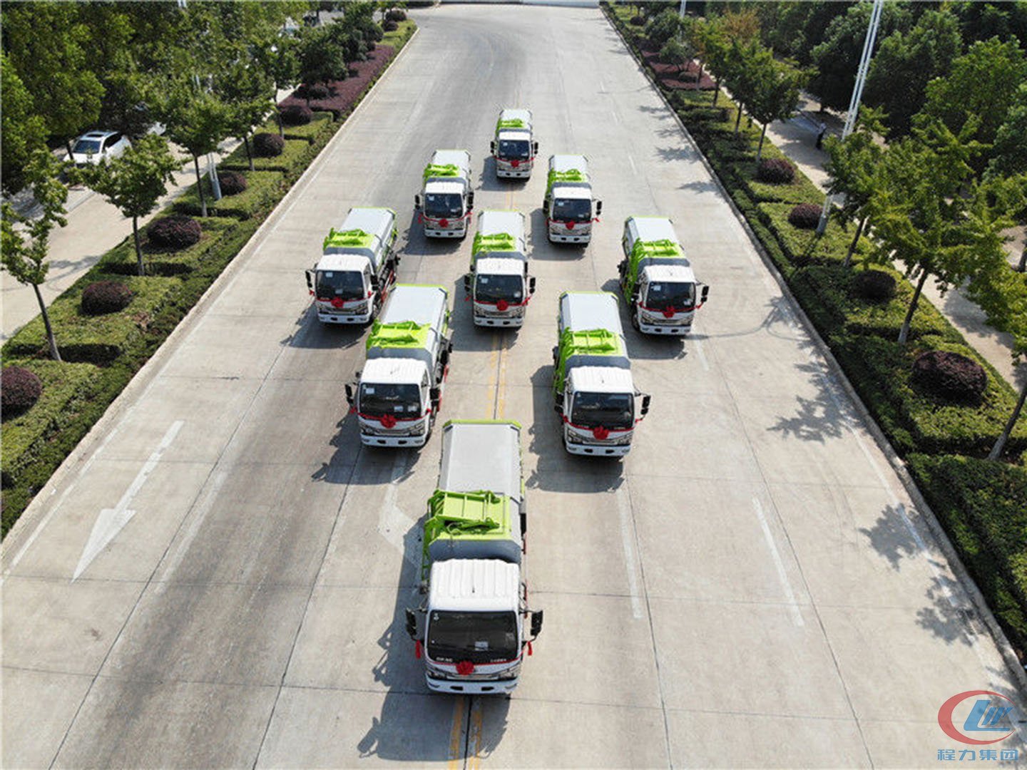 不朽情缘官网登录入口集团国六新款东风小多利卡D6自装卸垃圾车批量发车