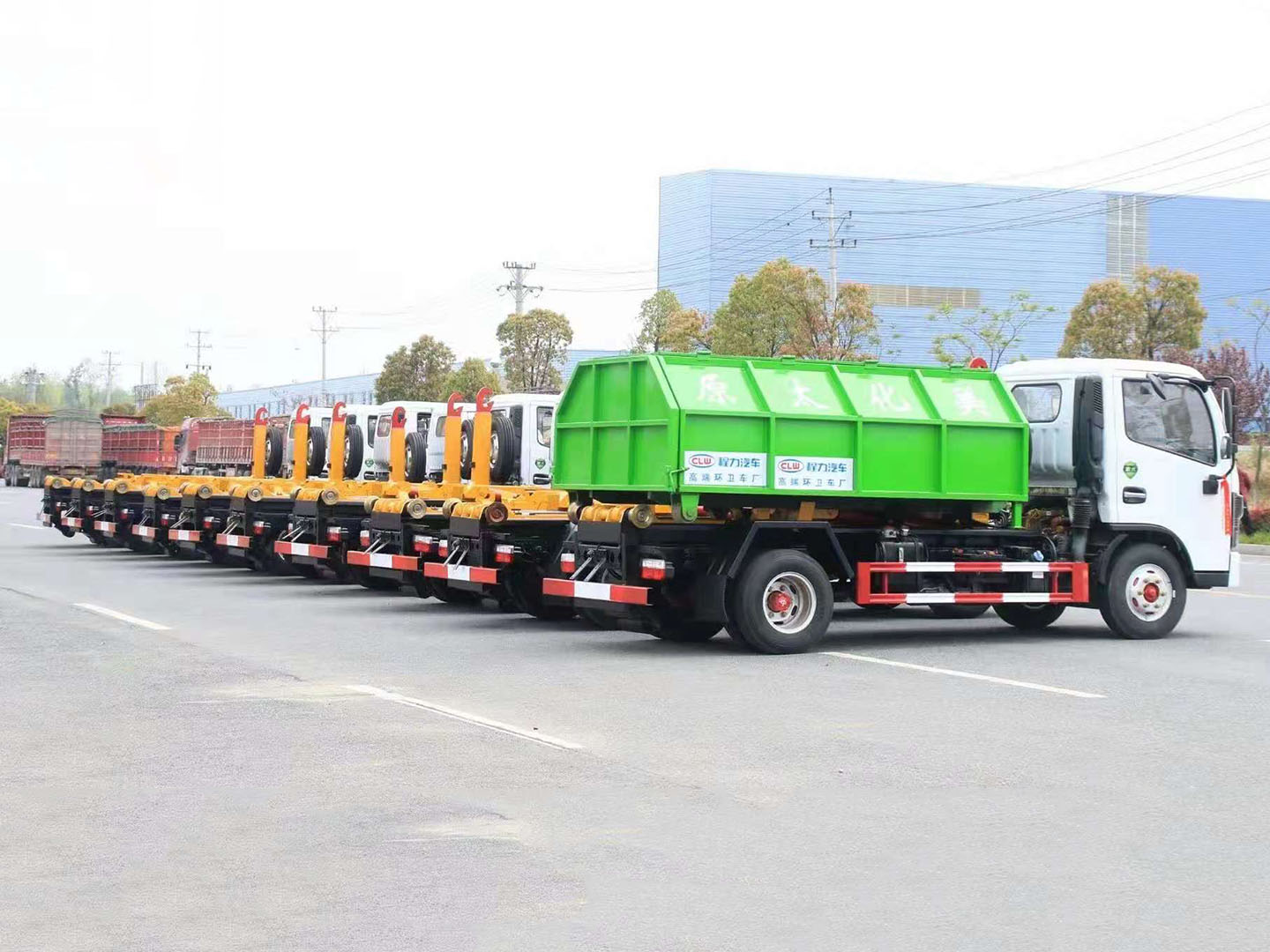 不朽情缘官网登录入口集团东风多利卡拉臂垃圾车批量发车 