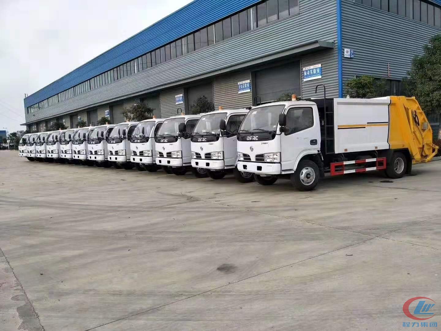 不朽情缘官网登录入口汽车集团出口中东地区压缩垃圾车项目展示