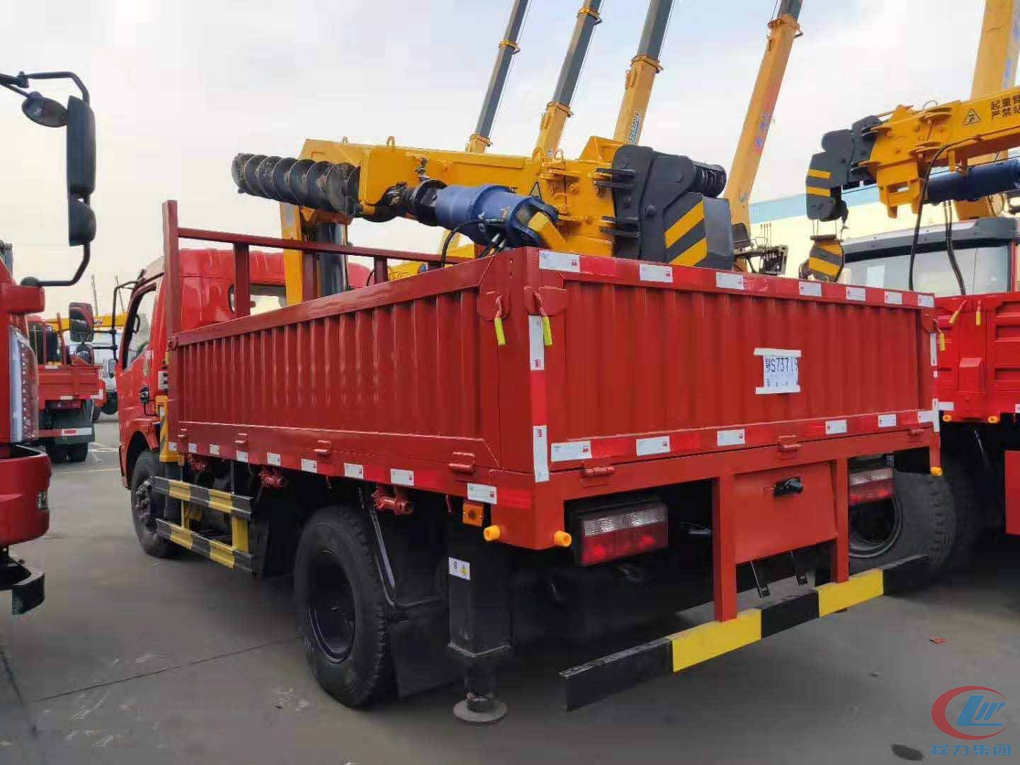 不朽情缘官网登录入口集团东风福瑞卡蓝牌随车吊