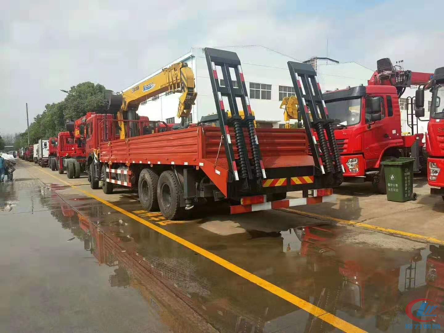 不朽情缘官网登录入口东风T5前四后八随车吊侧面图