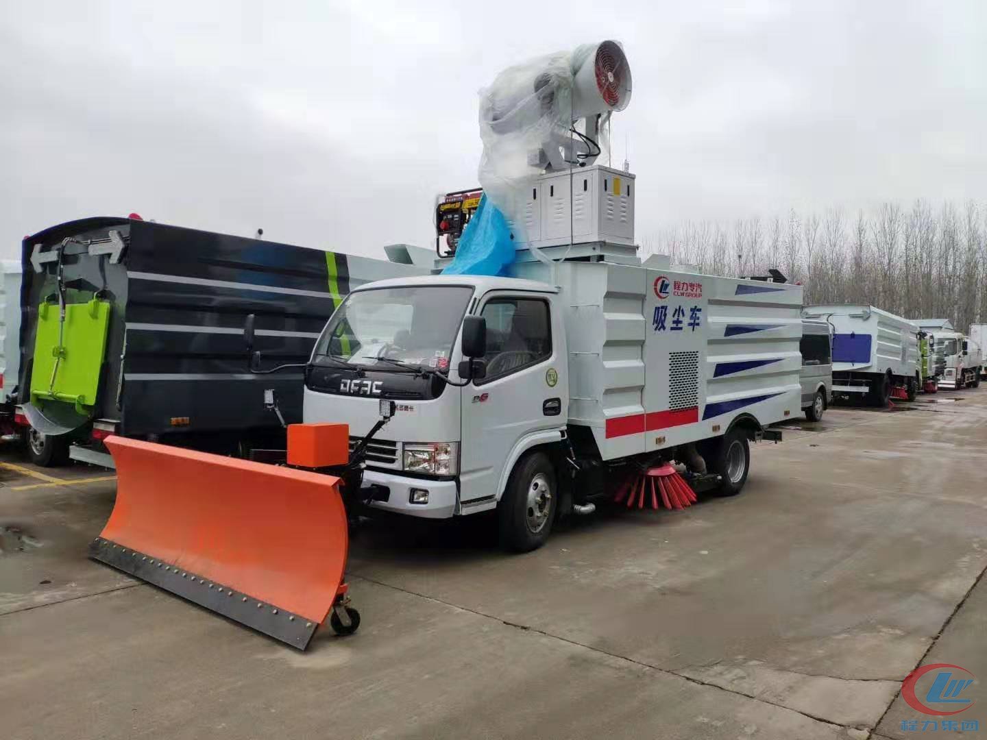 小多利卡D6吸尘车加扫刷，加除雪车，加雾炮
