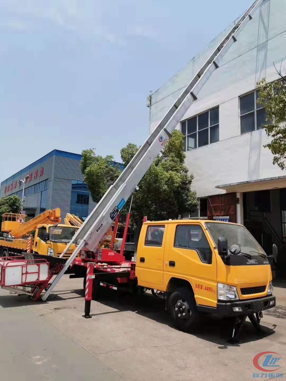不朽情缘官网登录入口集团江铃28米进口云梯车正面图
