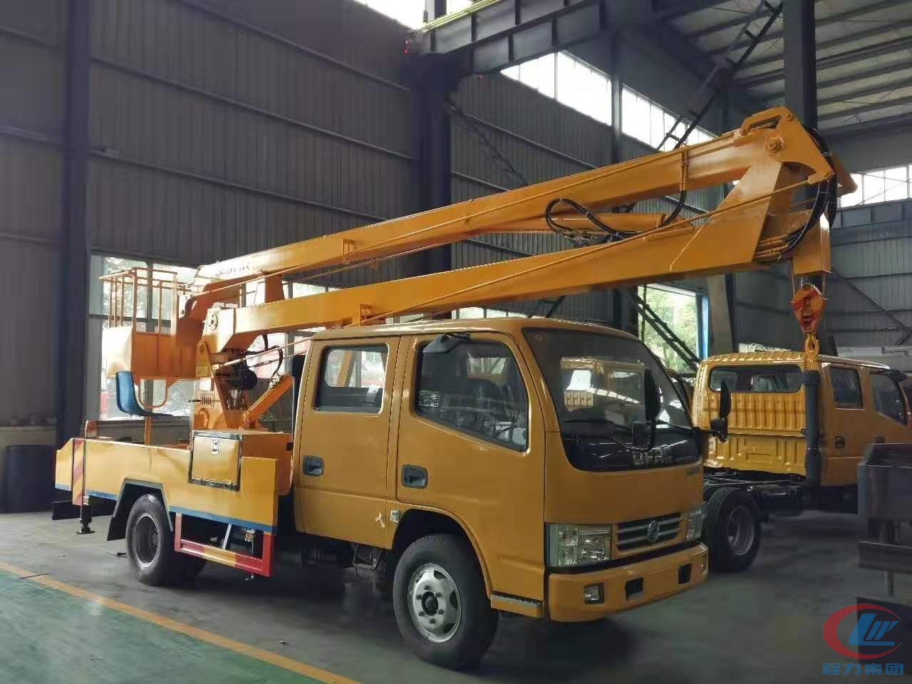 不朽情缘官网登录入口集团东风14米高空作业车侧面图