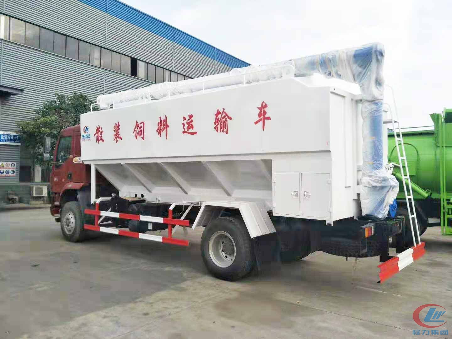 不朽情缘官网登录入口集团柳汽乘龙散装饲料运输车侧面图