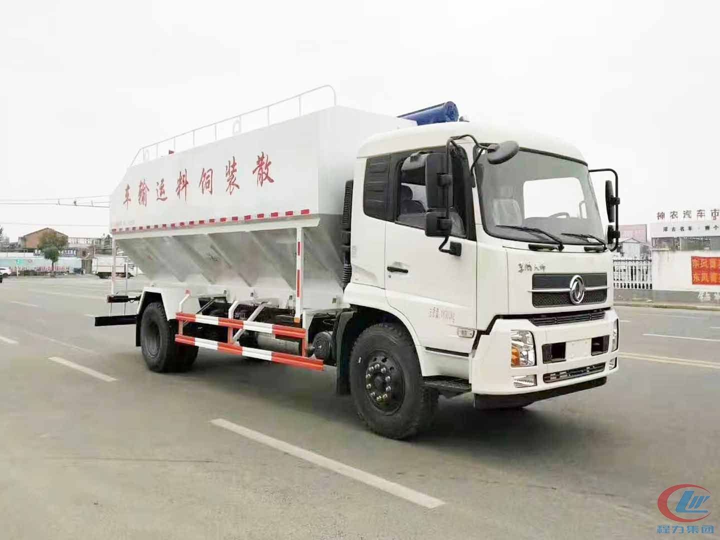 不朽情缘官网登录入口10吨天锦散装饲料车高清图