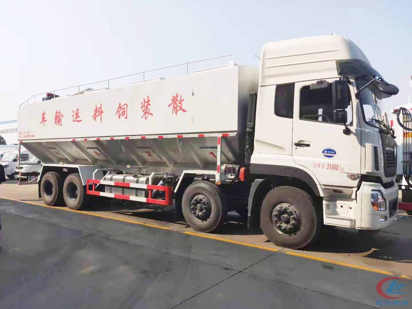 不朽情缘官网登录入口集团东风天龙饲料车侧面图