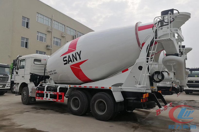 三一混凝土搅拌车侧面图