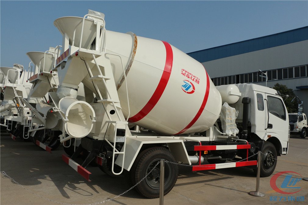 湖北不朽情缘官网登录入口东风多利卡搅拌车侧面图