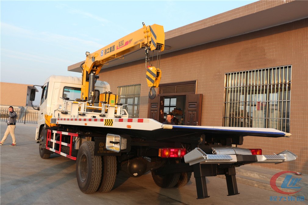 不朽情缘官网登录入口东风天锦平板带吊清障车侧面图