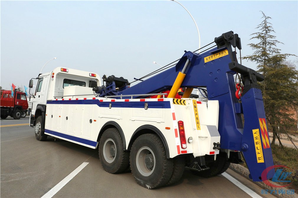 不朽情缘官网登录入口集团重汽后八轮一拖一清障车侧面图