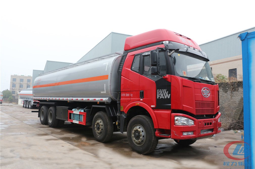 湖北不朽情缘官网登录入口解放前四后八（29方）运油车高清图