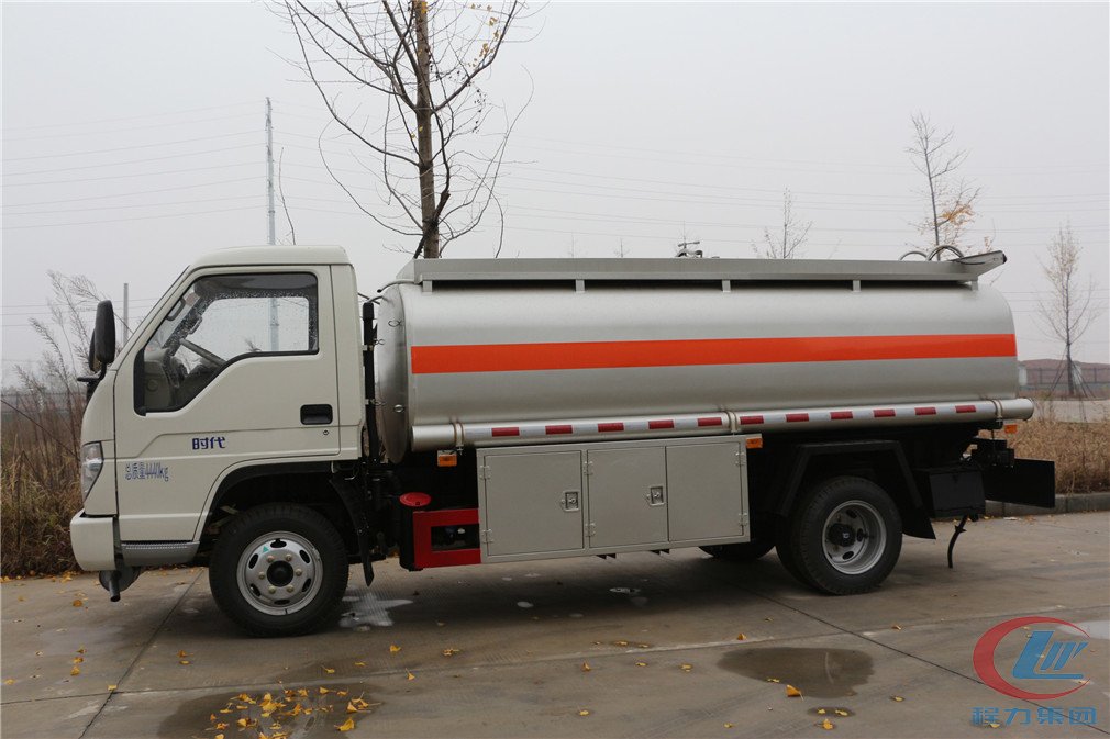 湖北不朽情缘官网登录入口福田6方不上户加油车侧面图