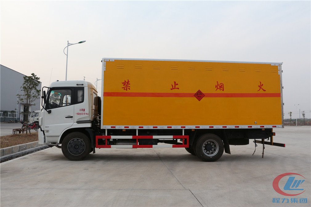 湖北不朽情缘官网登录入口东风天锦爆破器材运输车侧面图