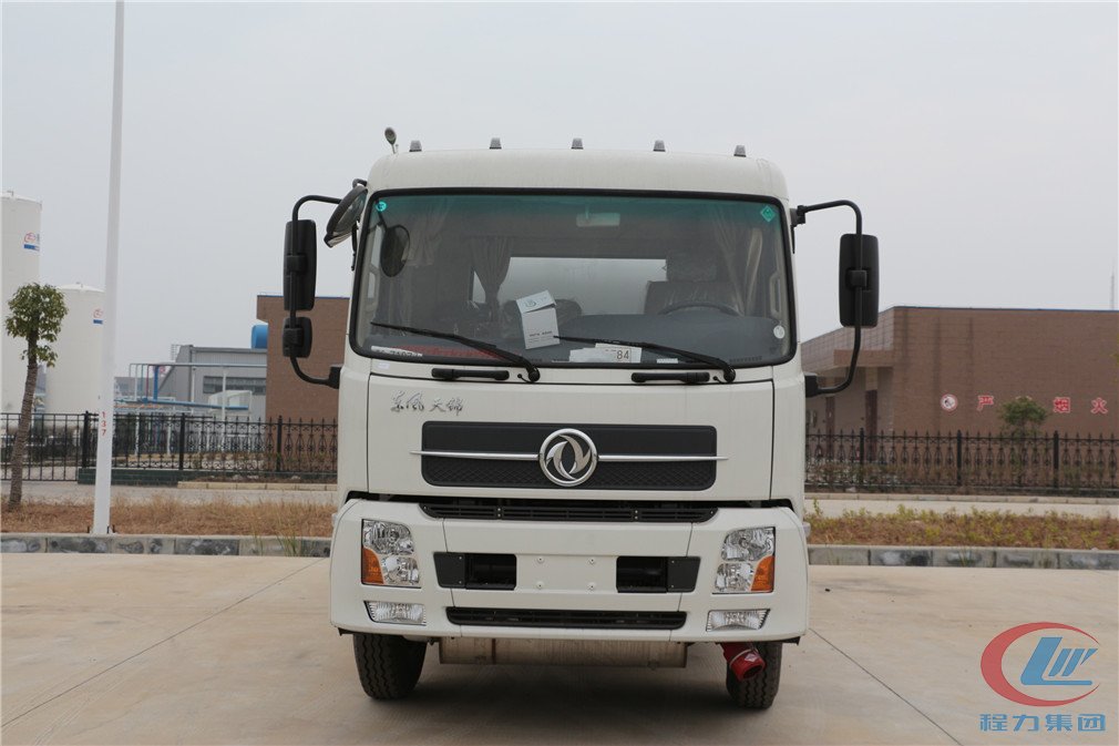 不朽情缘官网登录入口集团东风天锦(15方)运油车正面图