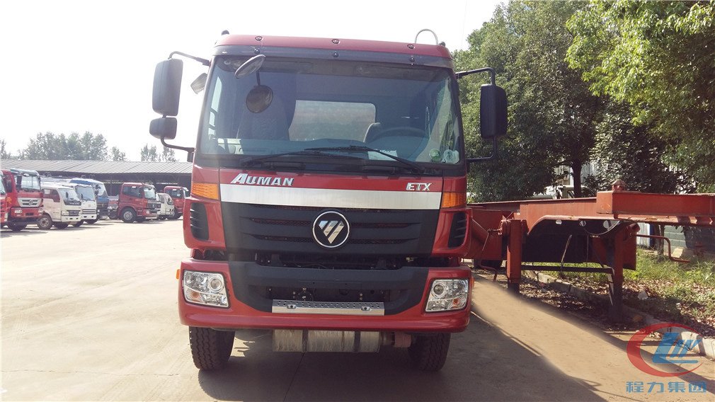 不朽情缘官网登录入口福田欧曼小三轴(26方)铝合金运油车正面图