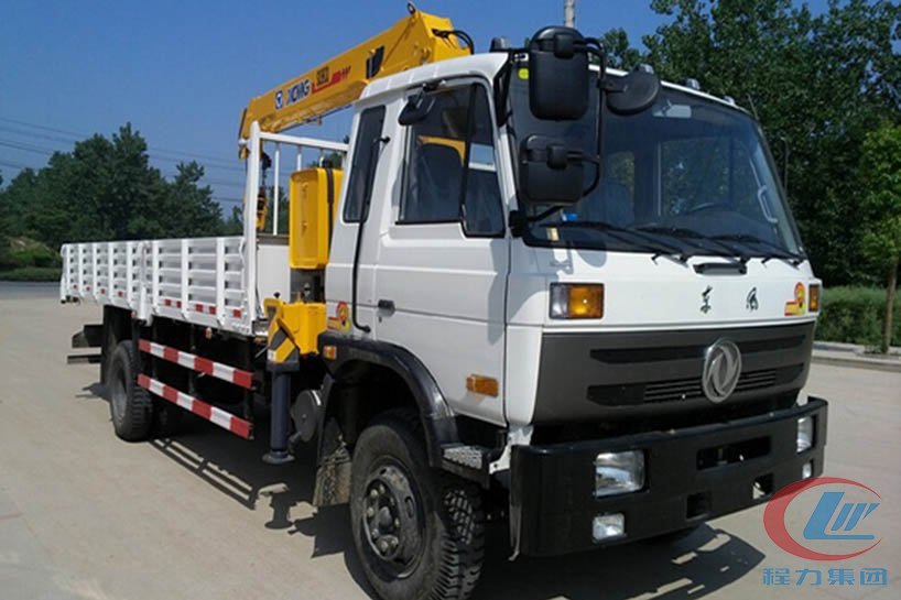 不朽情缘官网登录入口东风153 8吨随车吊侧面图