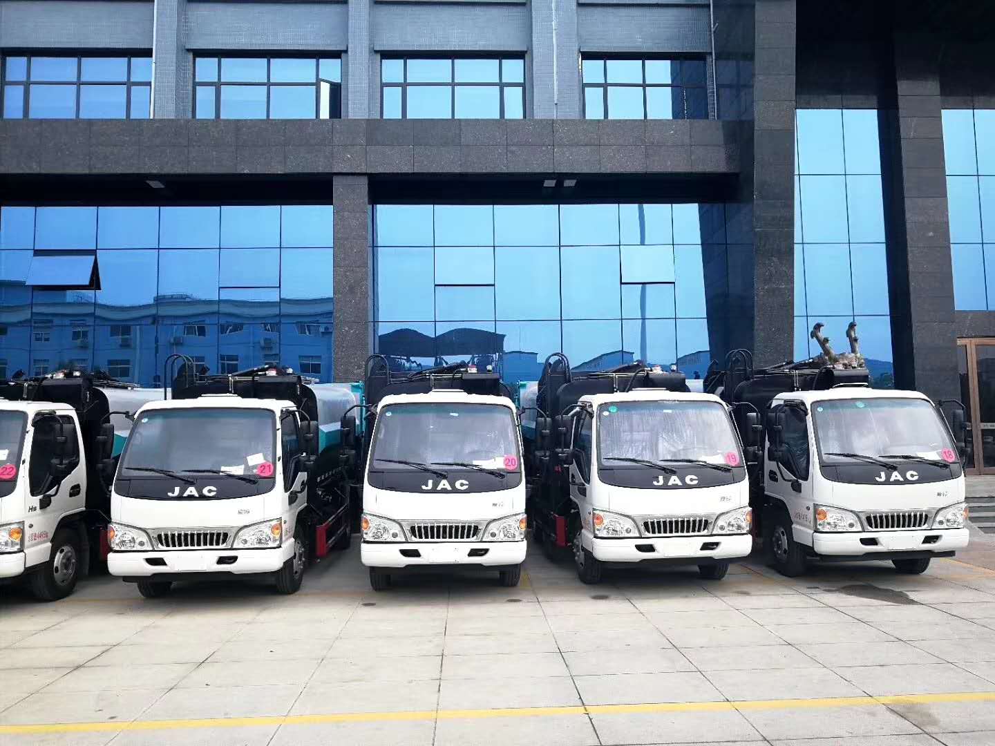不朽情缘官网登录入口江淮挂桶垃圾车
