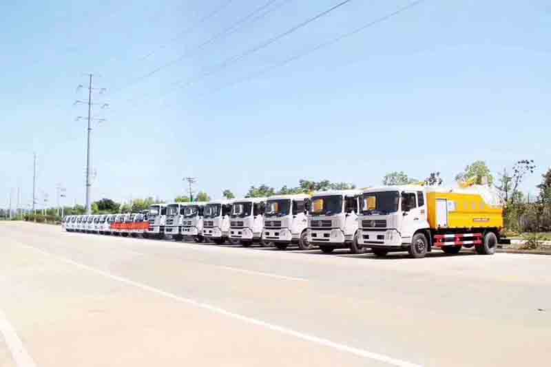 不朽情缘官网登录入口高端品质环卫车联合疏通车垃圾车批量发车