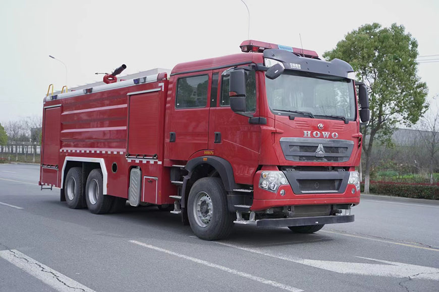不朽情缘官网登录入口威牌国六重汽豪沃后双桥水罐消防车