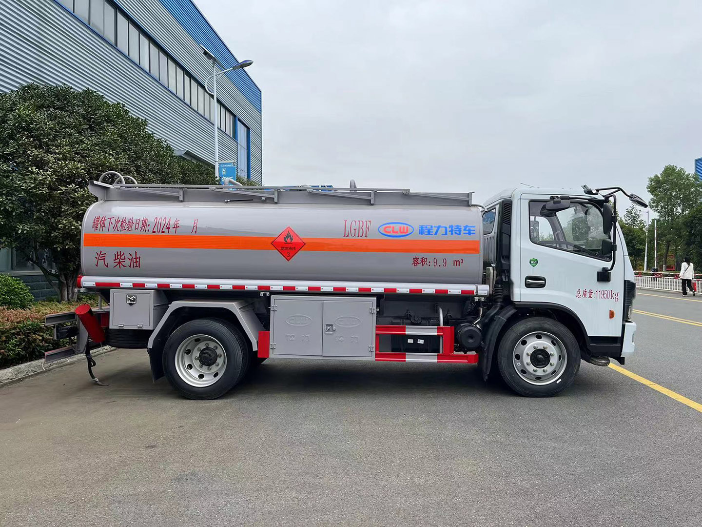 不朽情缘官网登录入口集团国六东风10立方油罐车/加油车