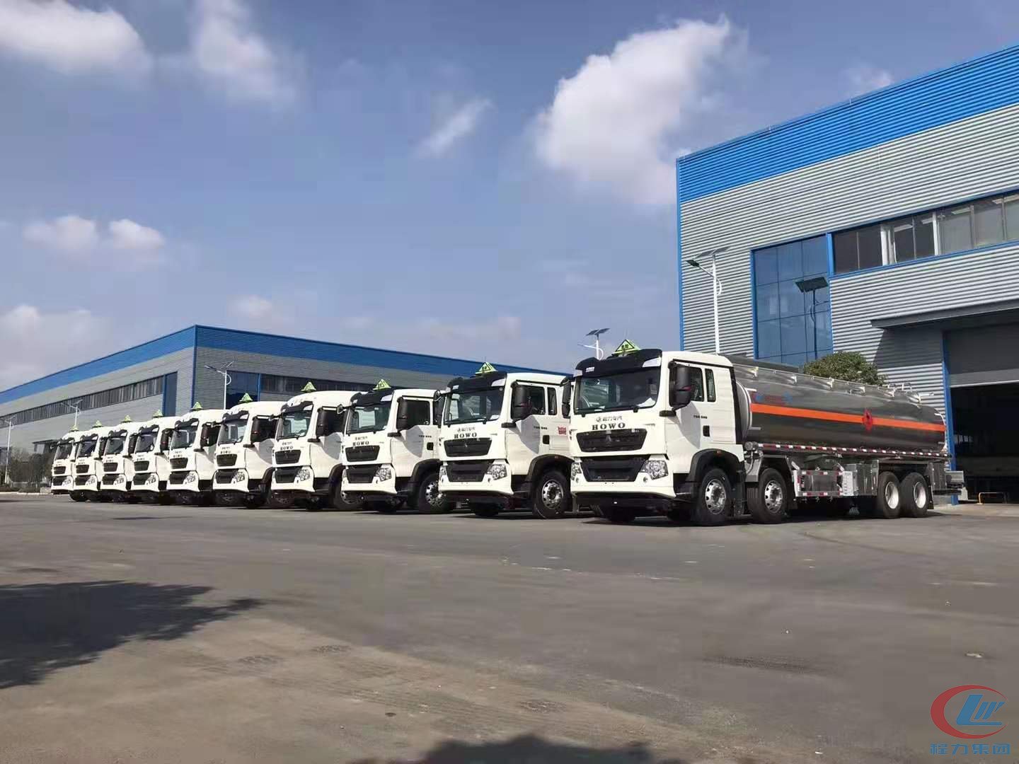 不朽情缘官网登录入口汽车集团油罐车专业厂前油罐车