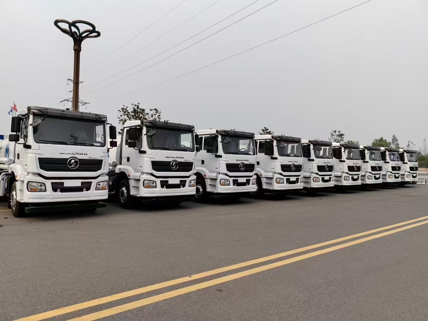 不朽情缘官网登录入口汽车集团陕汽德龙洒水车批量订单